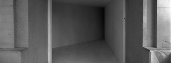 Rejecting the New Slowness, Repetition, and Difference in the Work of Michael Asher immagine decorativa