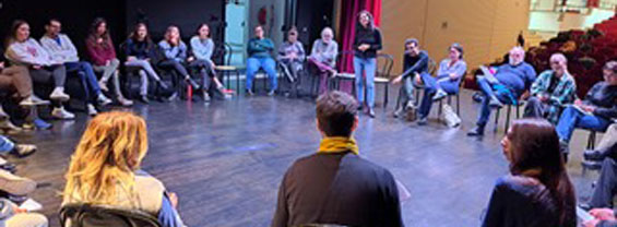 Per un teatro necessario Università, carcere e scuola immagine decorativa